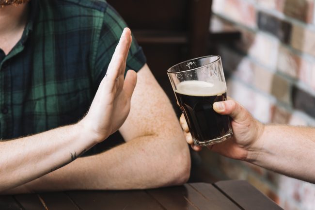 Berhenti mengonsumsi alkohol