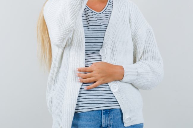 Ilustrasi seseorang mengalami refluks asam lambung (3)