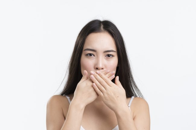 Ilustrasi seseorang mengalami sendawa (2)