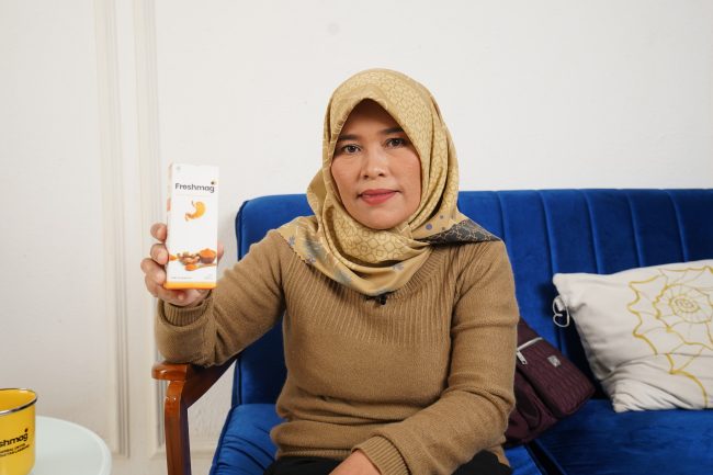 Ilustrasi seseorang mengonsumsi freshmag