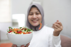 Ilustrasi menu sehat saat puasa