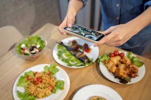 (ilustrasi makanan, sumber : freepik)