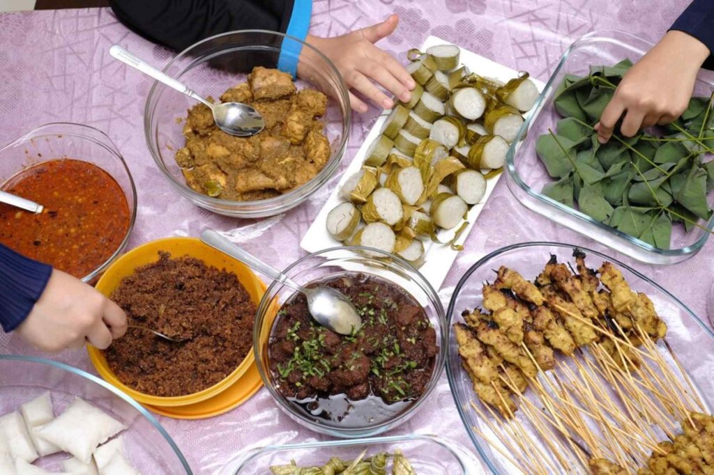 (ilustrasi makanan khas lebaran, sumber : freepik)