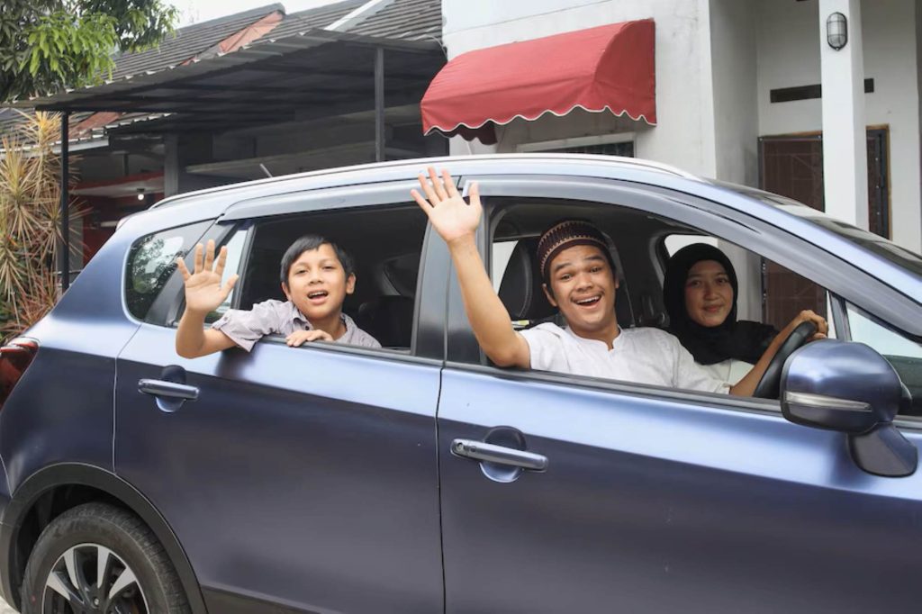 (ilustrasi menjalani perjalan mudik bersama keluarga, sumber : freepik)