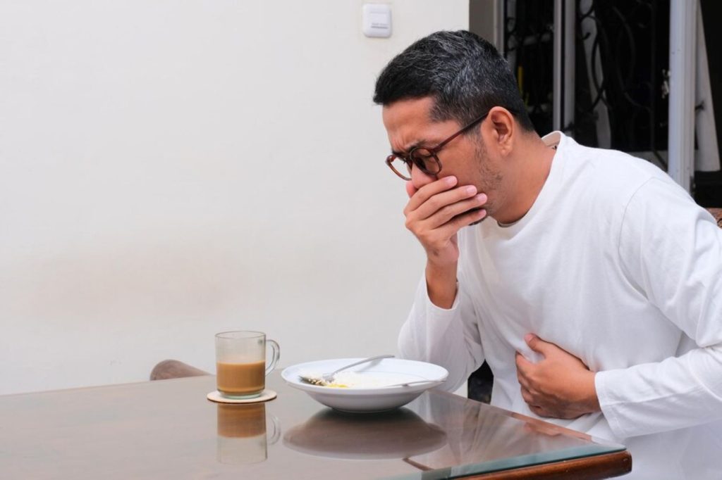 (ilustrasi seseorang mengalami gastroparesis, sumber : freepik)
