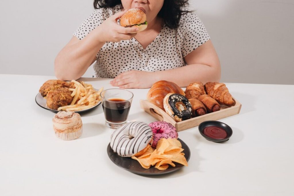 (ilustrasi makanan dan minuman yang tidak bisa dikonsumsi saat perut kosong, sumber : freepik)
