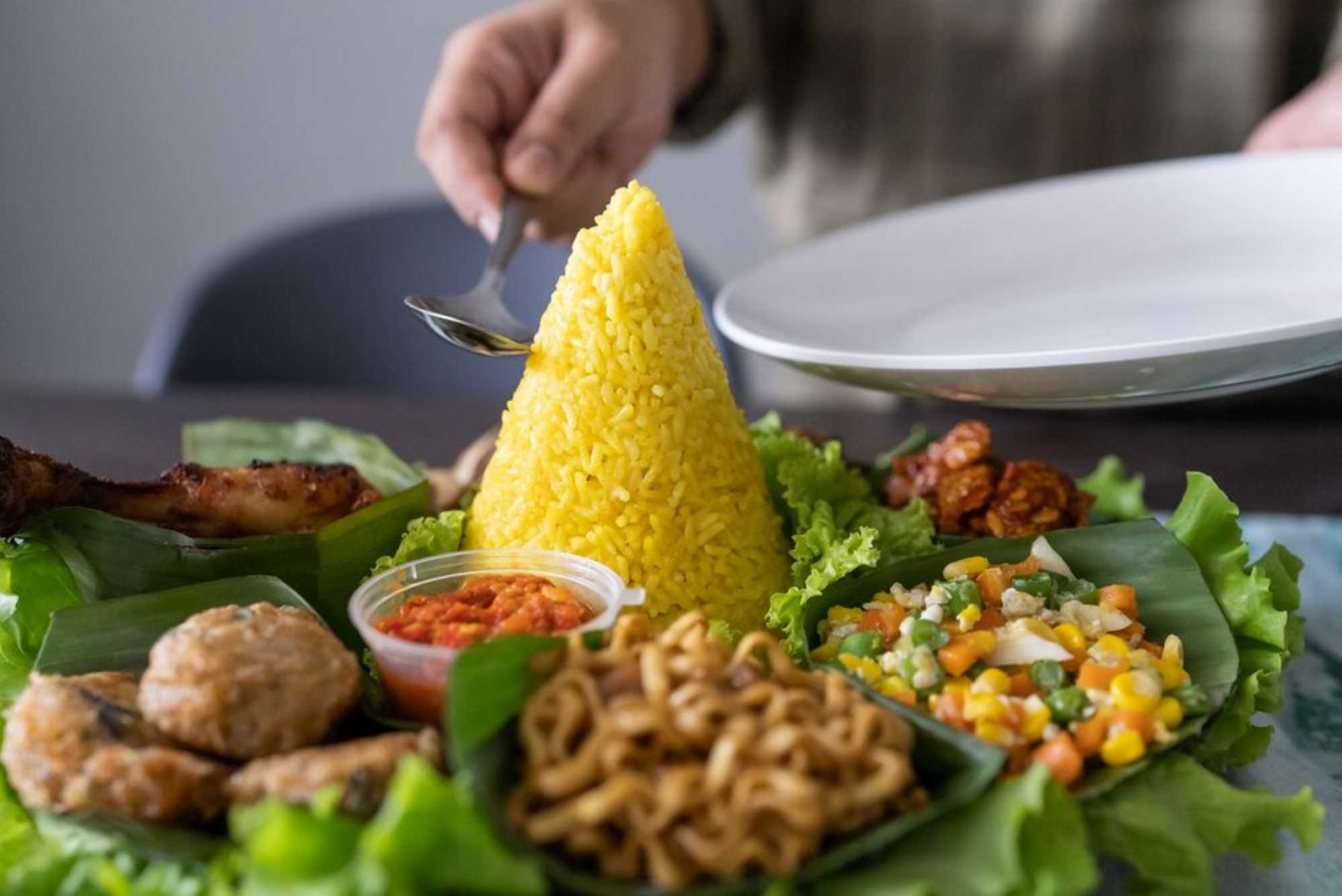 Nasi Kuning Aman untuk Asam Lambung? Temukan Faktanya!