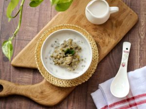(Ilustrasi bubur kacang hijau yang digunakan untuk membantu meredakan asam lambung, sumber : freepik)