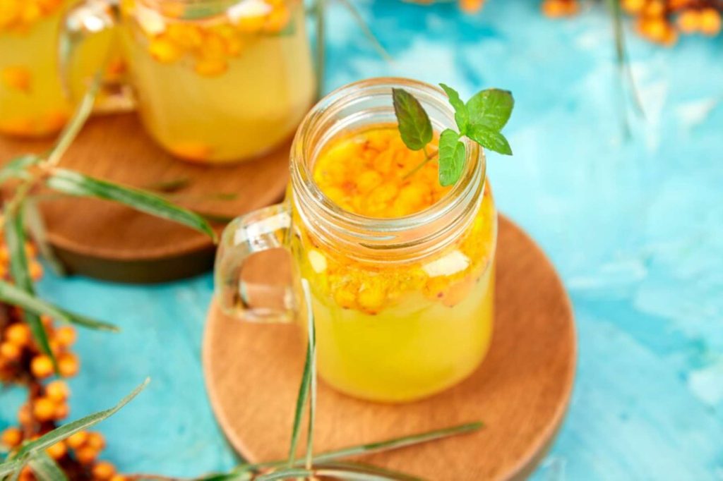 (Ilustrasi minuman infused water kunyit, sumber : freepik)