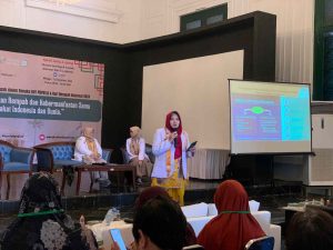 (Suasana pembelian Freshmag di Seminar PDPOTJI, sumber : tim Freshmag)