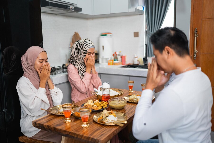 Dilema Makan Sebelum Shalat Id: Nikmati atau Takut GERD?