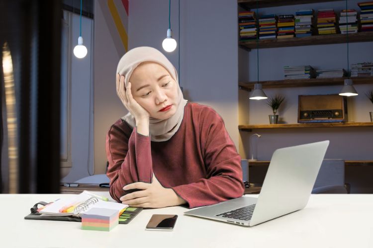 Begah Ganggu Lembur? Bisa-Bisa Tabungan Impian Melayang!