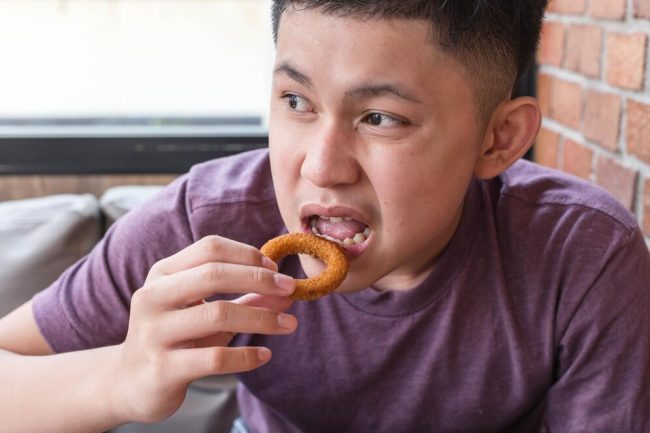 Orang Makan Onion Rings