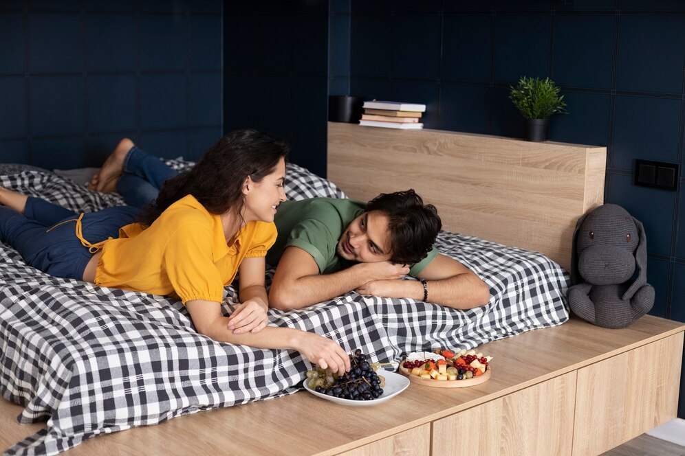 Enak Banget Rebahan Weekend, Tapi Kok Perut Kembung?