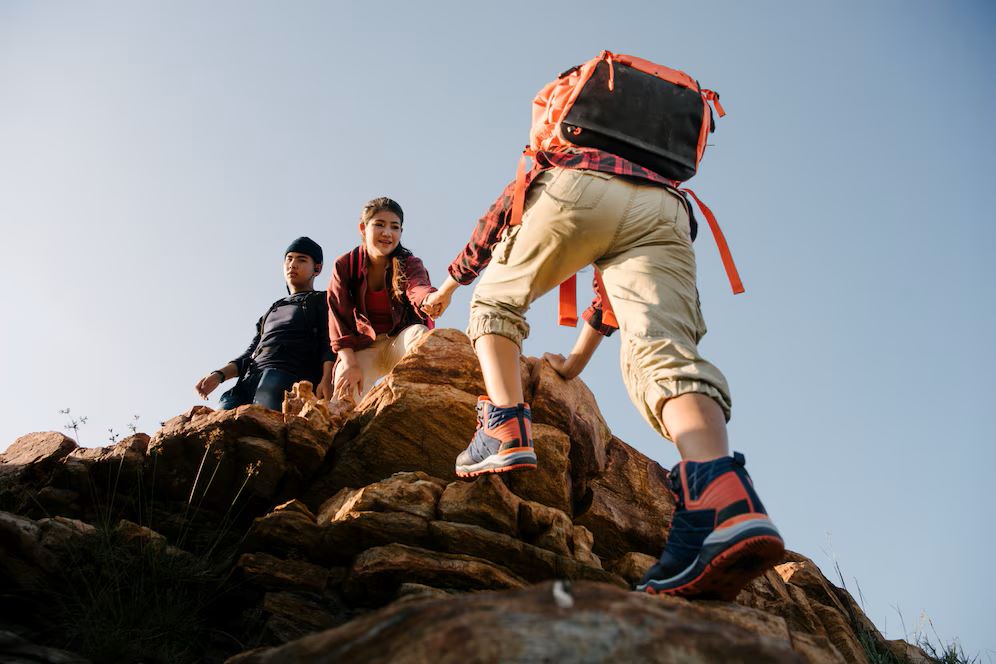 Mendaki Gunung Asyik, Tapi Kok Sering Mual?