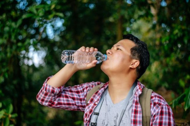 Traveling Cukup Minum Air