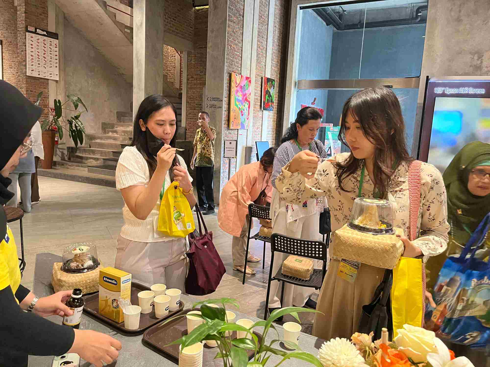 Freshmag dan PDPOTJI Peringati Hari Jamu 2025: Kenali Manfaat Jamu untuk Lambungmu!