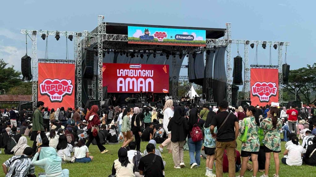 (Suasana Koplove 2025 dan juga Freshmag yang bantu memeriahkan, sumber : tim Freshmag)