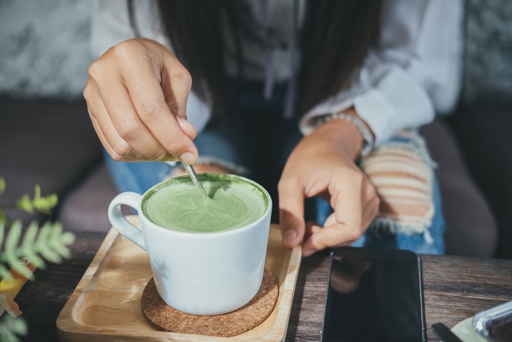 Matcha vs Kopi: Mana yang Lebih Ramah Buat Lambung?