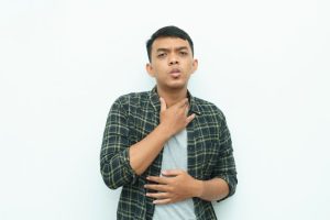 Pria Alami Asam Lambung